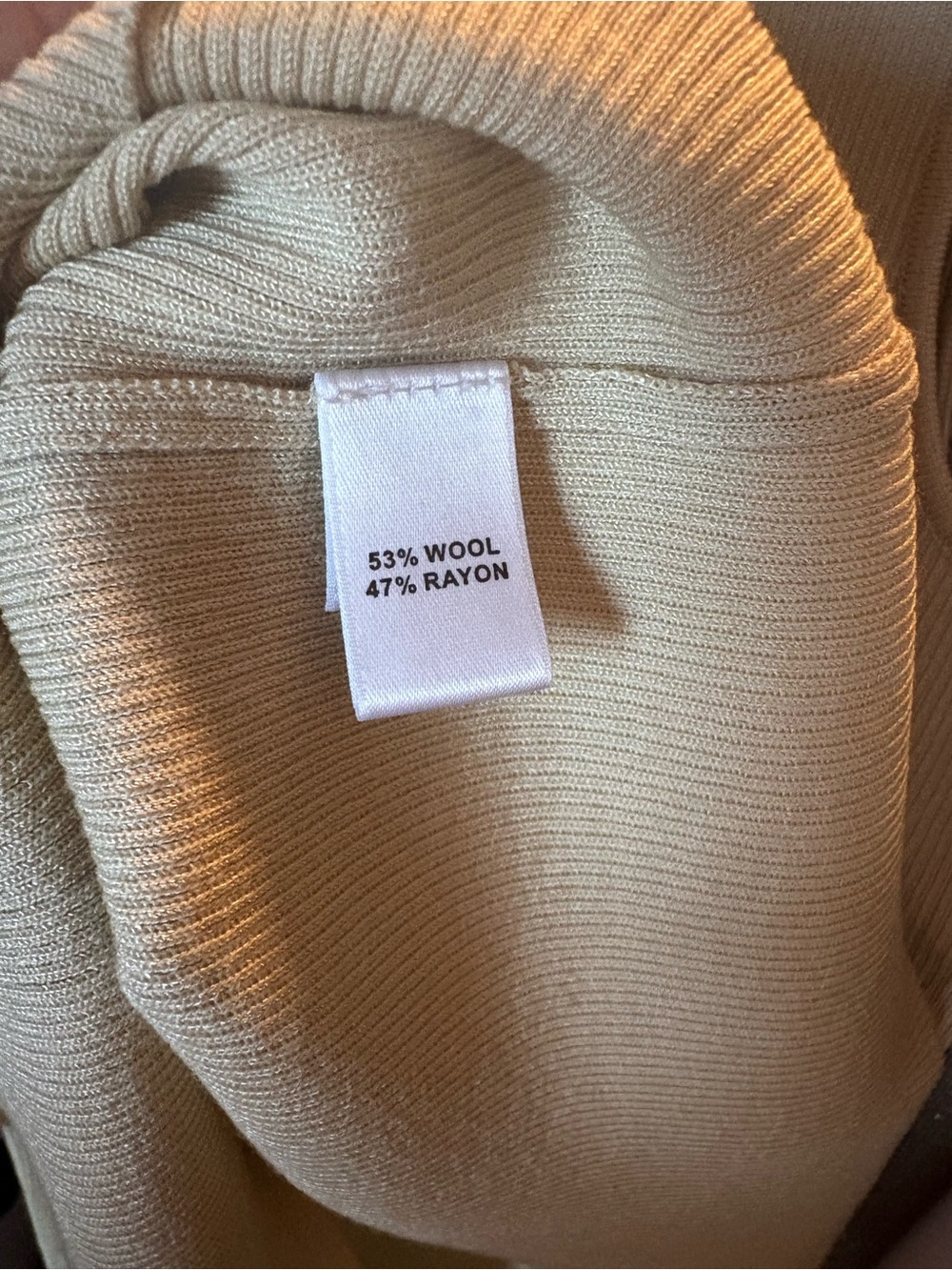 St. John Ribbed Sleeveless Blouse - Picture 6 of 6
